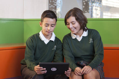 El Colegio María Virgen recibe el Premio al Mejor Proyecto TIC de Centro Educativo en SIMO Educación 2016