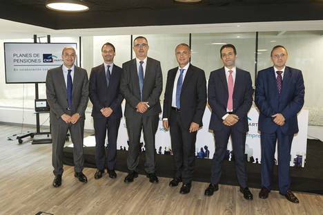 De izqda a dcha: Mario Garciablanco, director de Marketing para Iberia, Julio Martínez, director de inversiones de CNP Partners, Jean-Christophe Mérer, director general de CNP Partners, Corrado Cassar Scalia, Head of Sales Iberia&Italy de Morningstar, Santiago Domínguez, director general adjunto de CNP Partners y Fernando Luque, Senior Financial Editor de Morningstar.