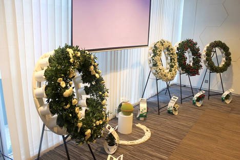Limbo presenta la primera corona de flores “eco-friendly” del mundo