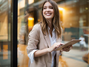 CaixaBank selecciona a 19 jóvenes graduados para su equipo de banca de inversión