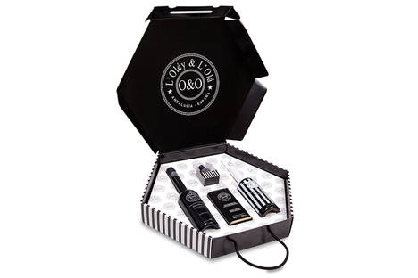 Caja Hexagonal Aceite Virgen Extra de L'Oléy & L`Olá - 2 botellas de 500 ml hojiblanca y coupage arbequina y hojiblanca, 1 lata de 500 ml coupage de aceites selección y 1 caja dos petacas_Precio 54,50 euros.