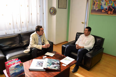 Carlos Antonio Midence, Embajador de Nicaragua en España (dcha.) y Joaquin Ríus, editor de economiadehoy.es