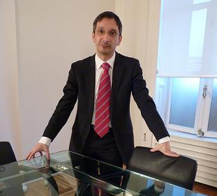 Carlos Pavón, socio director de IURE Abogados.