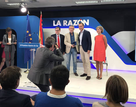 Carlos Pérez Tenorio y Augusto Méndez de Lugo y la ministra Tejerina.