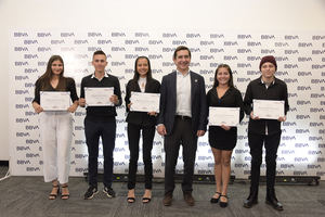 El presidente de BBVA visita a emprendedores de la FMBBVA, líder mundial en contribución al desarrollo en Latinoamérica