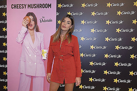 Carl’s Jr. celebra en Madrid el lanzamiento de su nueva ‘Cheesy mushroom burger by Dulceida’