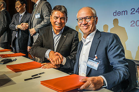 Carsten Breitfeld, presidente de la junta directiva, CEO y cofundador de Byton y Stefan Seiberth, jefe de proyecto Bosch, Mobility Solutions, nuevos clientes.