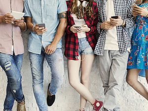 Códigos secretos que usan los adolescentes para ocultar a sus padres lo que hacen en las redes sociales
