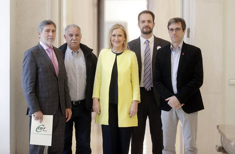 Cristina Cifuentes firma con los sindicatos tres acuerdos que mejoran las condiciones de trabajo de los empleados públicos