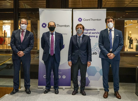 De izqda.a dcha.: Jaime Romano, Socio de Consultoría de Negocio e Innovación de Grant Thornton; Carlos Gonzáles Luis, Socio de Consultoría de Sector Público de Grant Thornton; José Luis Martínez-Almeida, Alcalde de Madrid; y Luis Pastor, Socio Director de Consultoría de Negocio e Innovación de Grant Thornton.