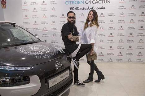 El artista Bnomio diseña el primer coche tatuado