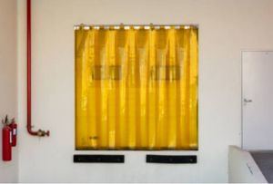 Las cortinas de lama de PVC son ideales en la industria por su asepsia
