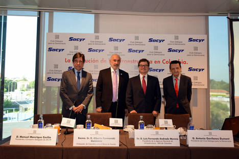 Colombia invita a las empresas españolas a seguir invirtiendo en la mejora del país