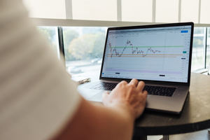 Cómo aprender a comprar acciones