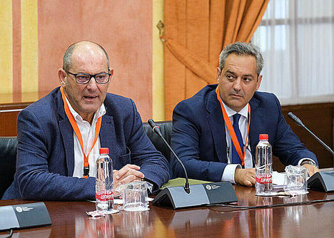 De izqda. a dcha.: el presidente y director general de CLANER, Alfonso Vargas y Carlos Rojo.
