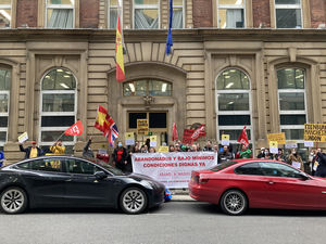 Miles de españoles sin pasaporte en Reino Unido ante la indiferencia del Ministerio de Asuntos Exteriores