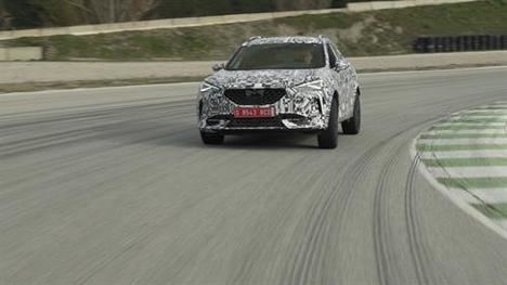 Dos pilotos para ultimar el Cupra Formentor