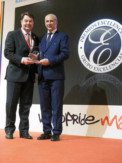 Sr. José Carlos de Santiago. Presidente de Grupo Excelencias. Recogió el premio: Sr. Director Regional para las Américas. Organización Mundial del Turismo de Naciones Unidas.