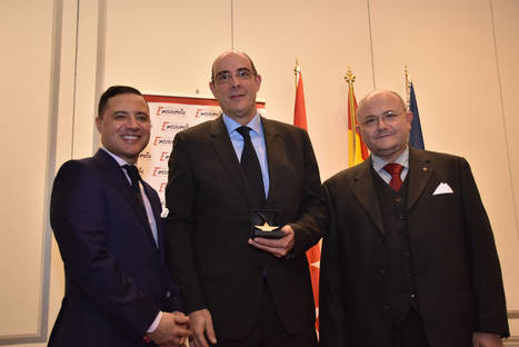 D. Ignacio de Jacob y Gómez, Presidente-Fundador del Instituto para la Excelencia Profesional, D. Ángel Sánchez Aristi, Director de Estrategia FIFED (Fundación para la Innovación Financiera).  Prof. D. Antonio Gabriel Pérez Mateu, vicepresidente de Instituto para la Excelencia Profesional.