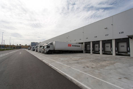 DB Schenker inaugura un nuevo centro logístico en Madrid, donde unifica la operativa Terrestre, Aérea y Marítima