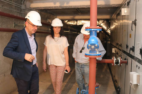 La delegada del Gobierno y el delegado de Empleo visitan las obras del Palacio de Congresos.