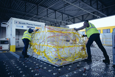 DHL supera la marca de 2.000 millones de envíos de vacunas Covid-19