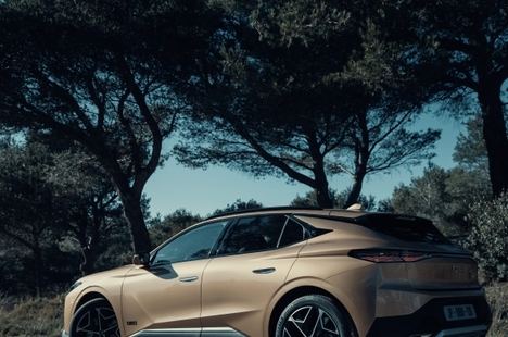 DS 4 Cross, espíritu aventurero