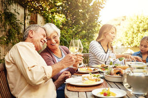 El consumo de dos copas de vino al día reduce enfermedades cardiovasculares y el Alzheimer