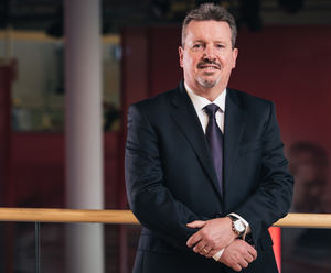 Dave Hazard, máximo responsable de canal en EMEIA de Fujitsu señala que IA e IoT transformarán el canal durante 2018