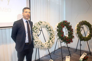 Limbo presenta la primera corona de flores “eco-friendly” del mundo