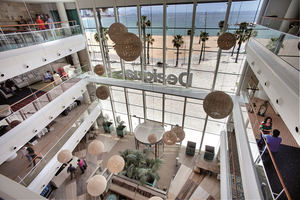 Desigual lanza una aceleradora de startups de la mano de Plug and Play
