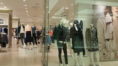 ¿Dónde ponen el ojo los compradores cuando entran en una tienda de ropa?