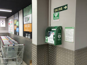 Simply cardioprotege su red de supermercados con desfibriladores DOC