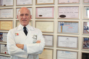 El Doctor Jorge Alió alerta de las lentillas que dicen modificar la miopía