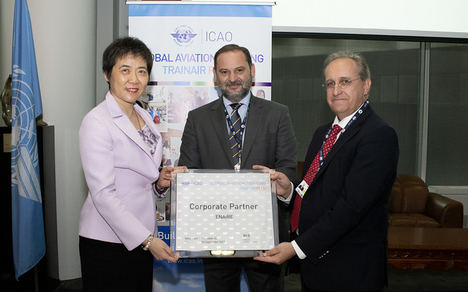 De izqda. a dcha.: La secretaria general de OACI, Dra. Fang Liu. El ministro de Fomento en funciones, José Luis Ábalos y el director general de ENAIRE, Ángel Luis Arias.