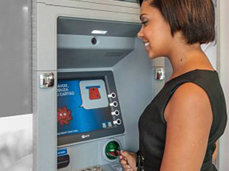 El 52% de los angoleños ya tienen una cuenta bancaria