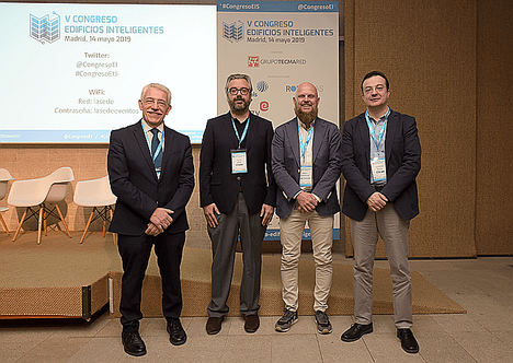 De izqda. a dcha.: Luis Vega, Subdirector General de Arquitectura y Edificación del Ministerio de Fomento; Carlos Lahoz, Vicedecano del Colegio Oficial de Arquitectos de Madrid; Stefan Junestrand, Director del Congreso, y Laureano Matas, Secretario General del Consejo Superior de Colegios de Arquitectos de España, en la inauguración del V Congreso Edificios Inteligentes.