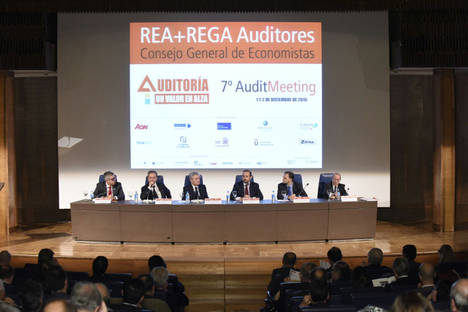 Eladio Acevedo, vicepresidente del REA+REGA del CGE Carlos Puig de Travy, presidente del REA+REGA del CGE Valentín Pich, presidente del Consejo General de Economistas Alfredo González-Panizo, Subsecretario de Economía, Industria y Competitividad Enrique Rubio, presidente del ICAC Lorenzo Lara, vicepresidente del Consejo General de Economistas