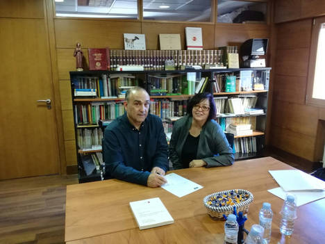 El presidente del Colegio de Veterinarios de Soria, Rafael Laguens, junto a Reyes Morán, directora territorial de PSN Castilla y León.