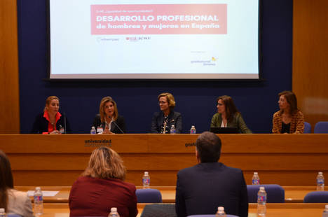 Emilia Zaballos, Val Díez, Mireia las Heras, Maite Sáenz y Pilar Feliz.