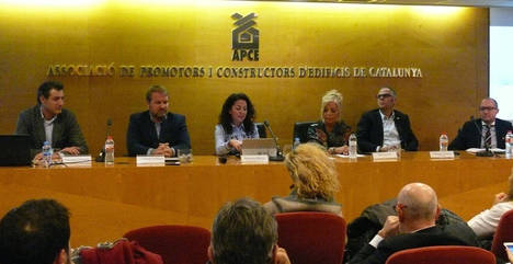 De Izq. a dcha: Francesc Quintana, propietario de Vivendex; Emmanuel Virgoulay, fundador de BARNES Spain; Mercedes Blanco, vicepresidenta primera de FIABCI España y vicepresidenta de Marketing and Networking de FIABCI International; Mayca Luna, gerente de Llunallar; François Carriere, CEO de Coldwell Banker y Oriol Canal, director general de Coldwell Banker.