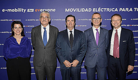 Izq. a dcha.: Elena Bernárdez, responsable e-mobility de Endesa X; José Bogas, consejero delegado de Endesa; Borja Prado, presidente de Endesa; Josep Trabado, director general de Endesa X; y Franceso Venturini, Head Enel X.
