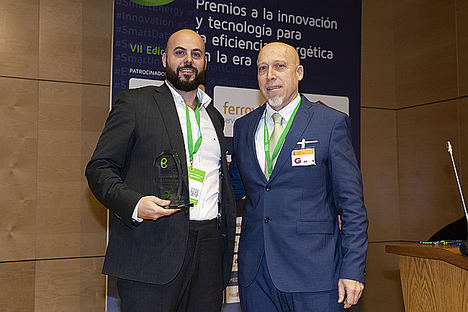 Enrique Martín Encinas, director logístico de Covirán (izqda) y Heike de la Horra, director comercial de Webfleet Solutions.