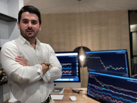 Enrique Moris, Tradeando.