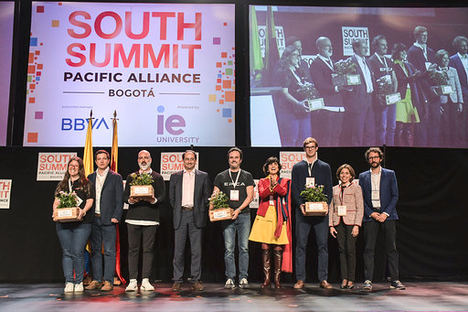 De izqda. a dcha.: Cynthia Villar, cofundadora y CMO de Mi Bolsillo; Jaime Espinosa, Director de BBVAInnovation; representante de Change Labz; Jose Manuel Restrepo, Ministro de Comercio, Industria y Turismo; Diego Páramo, cofundado de Epica; María Benjumea, CEO y fundadora de Spain Startup – South Summit; Nicolas Bergengruen, CMBDO de Jubel; y Patricia Salgar, Executive Director Latam IE University.