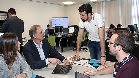 Equipo de trabajo en Grupo SPYRO.