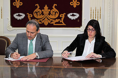 Eugenio Ribón, diputado de la Junta de Gobierno del Colegio de Abogados de Madrid, y Carme Sabrí, directora de AgroBank.