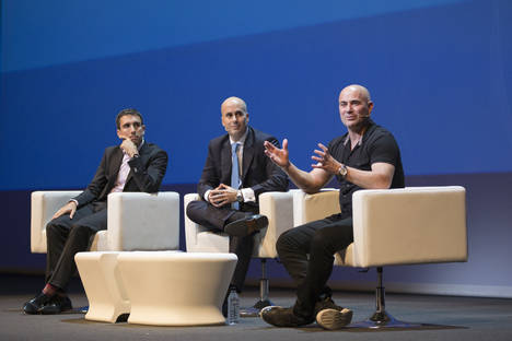 Fernando Campos junto con el deportista Agassi