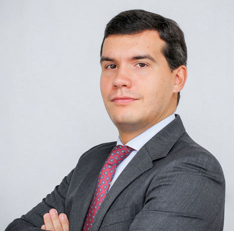 Fernando Vallez, QBE.