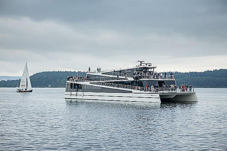 Ferry turístico eléctrico, Fiordos de Nærøyfjorden. 
